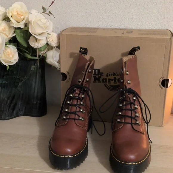 Dr Martens Leona Combat Boots In Saddle Tan Farrier Leather Sz 10 Like New W/Box - Picture 7 of 15